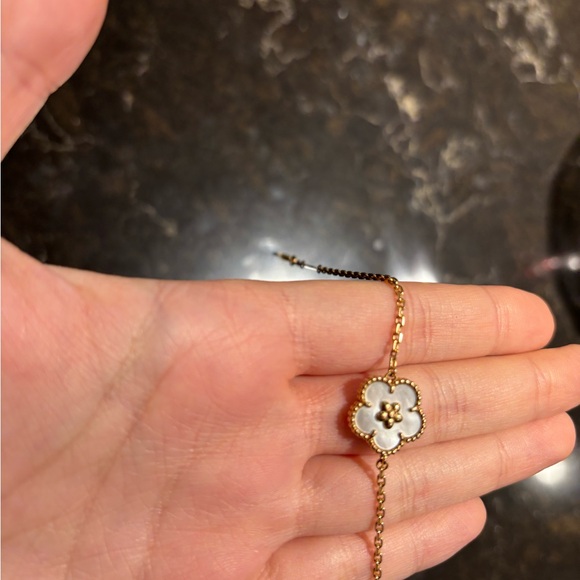 Van Cleef & Arpels 18k Rose Gold Mother of Pearl Lucky Spring Plum Blossom - Picture 5 of 6